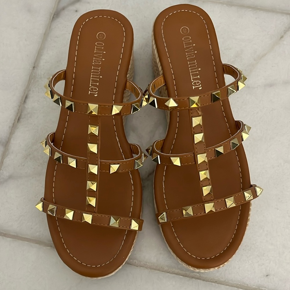 Excellent condition Olivia Miller Platform Sandals Size 8